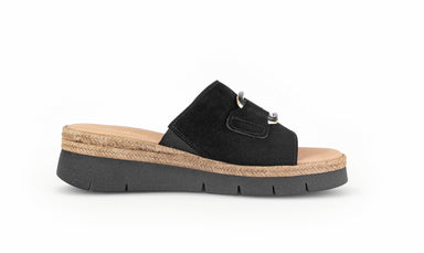 '42.892.47' damesslippers met brede pasvorm (H) - Zwart - Chaplinshoes'42.892.47' damesslippers met brede pasvorm (H) - BlackGabor