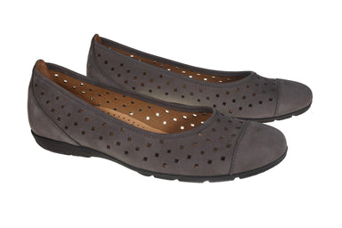 Geperforeerde damesballerina '44.169.19' - grijs - ChaplinshoesGeperforeerde damesballerina '44.169.19' - grijsGabor