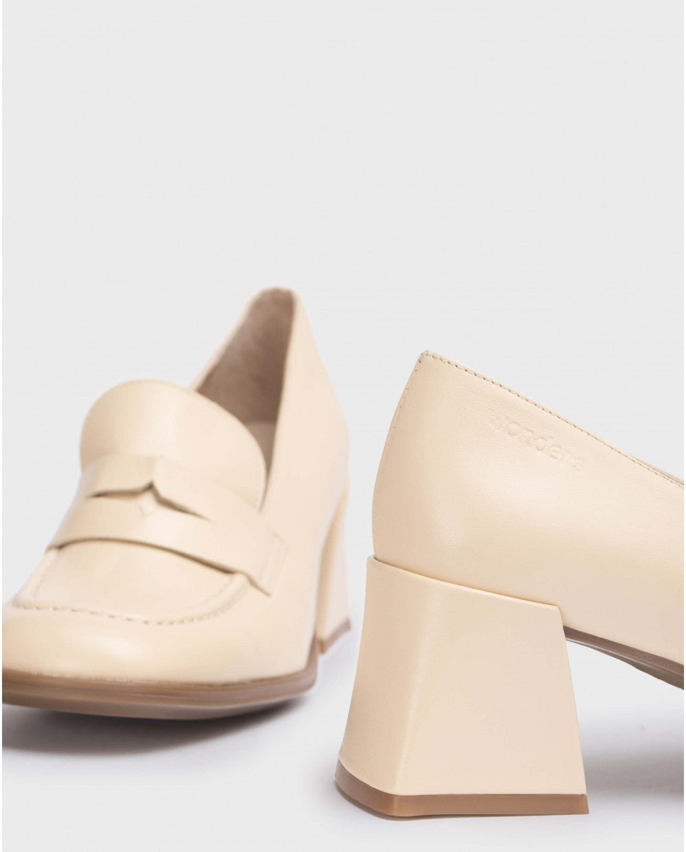 Damespump 'Celine' - beige - ChaplinshoesDamespump 'Celine' - beigeWonders