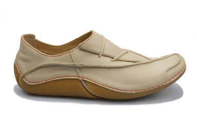 'Fabulous Free' women´s slip on shoe - beige - Chaplinshoes'Fabulous Free' women´s slip on shoe - beigeClarks