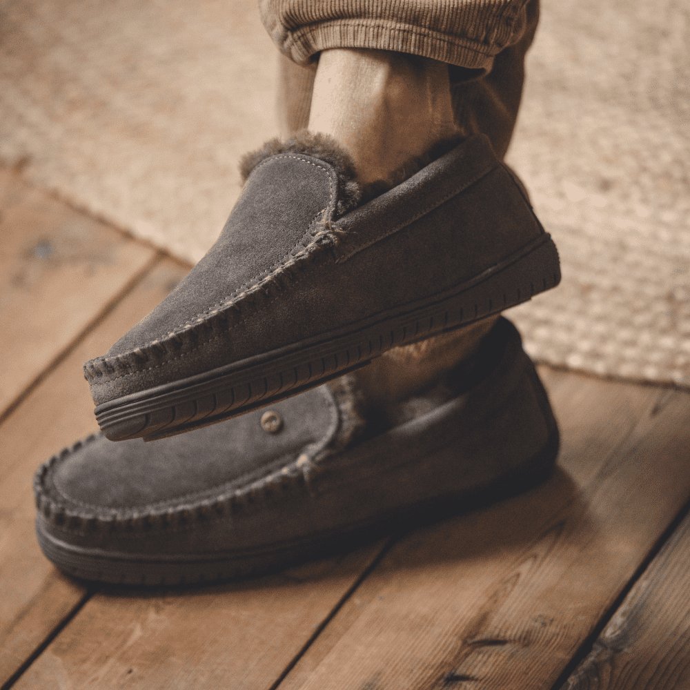 'Grizzly Suede' men's warmlined home slipper - Grey - Chaplinshoes'Grizzly Suede' men's warmlined home slipper - GreyWarmbat