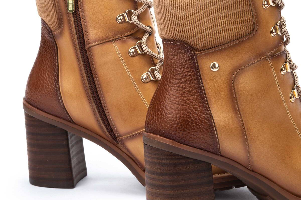 Dames enkellaars 'Pompeya' - Bruin amandel - ChaplinshoesDames enkellaars 'Pompeya' - Bruin amandel Pikolinos